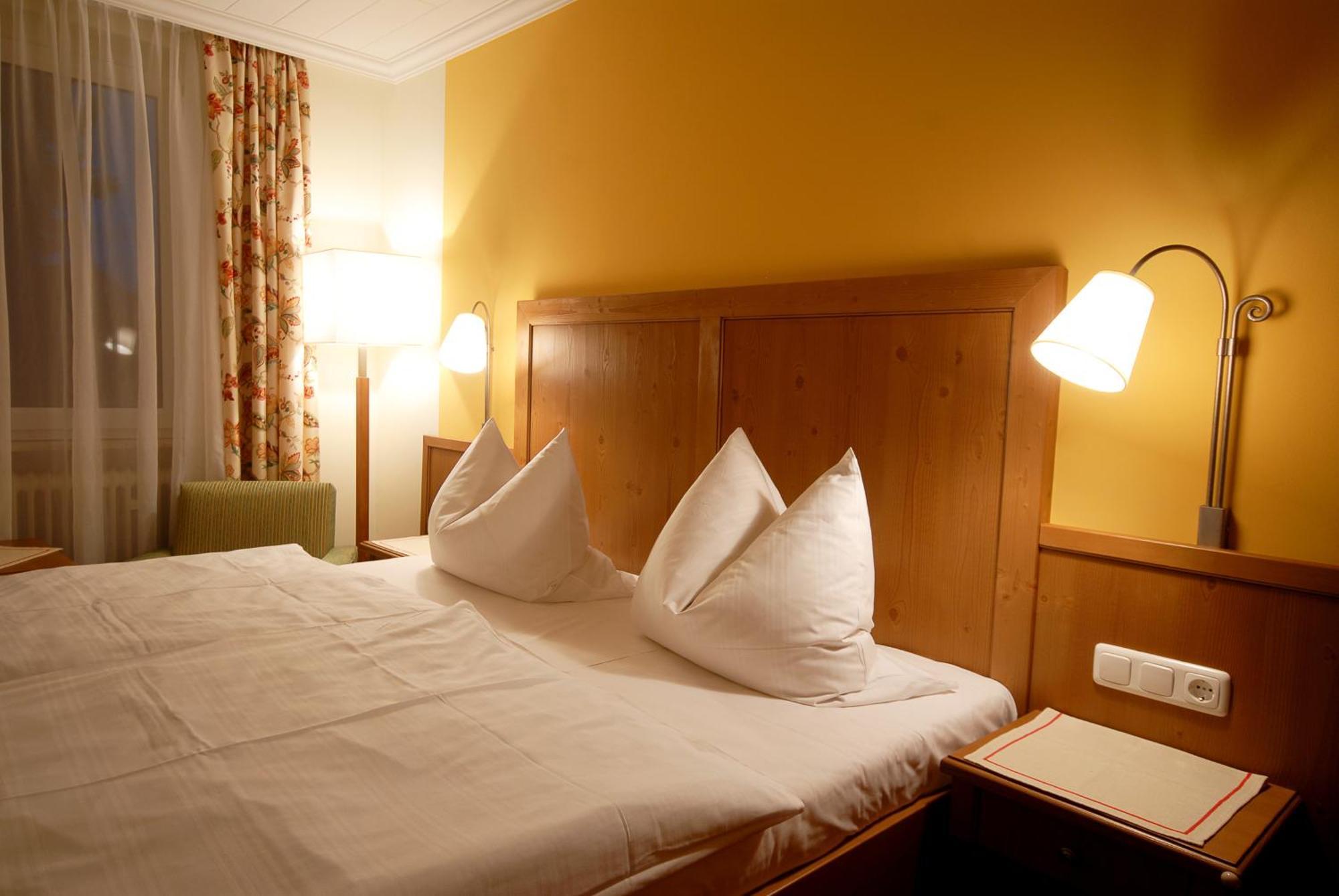 Hotel Gondel Altenkunstadt Екстер'єр фото