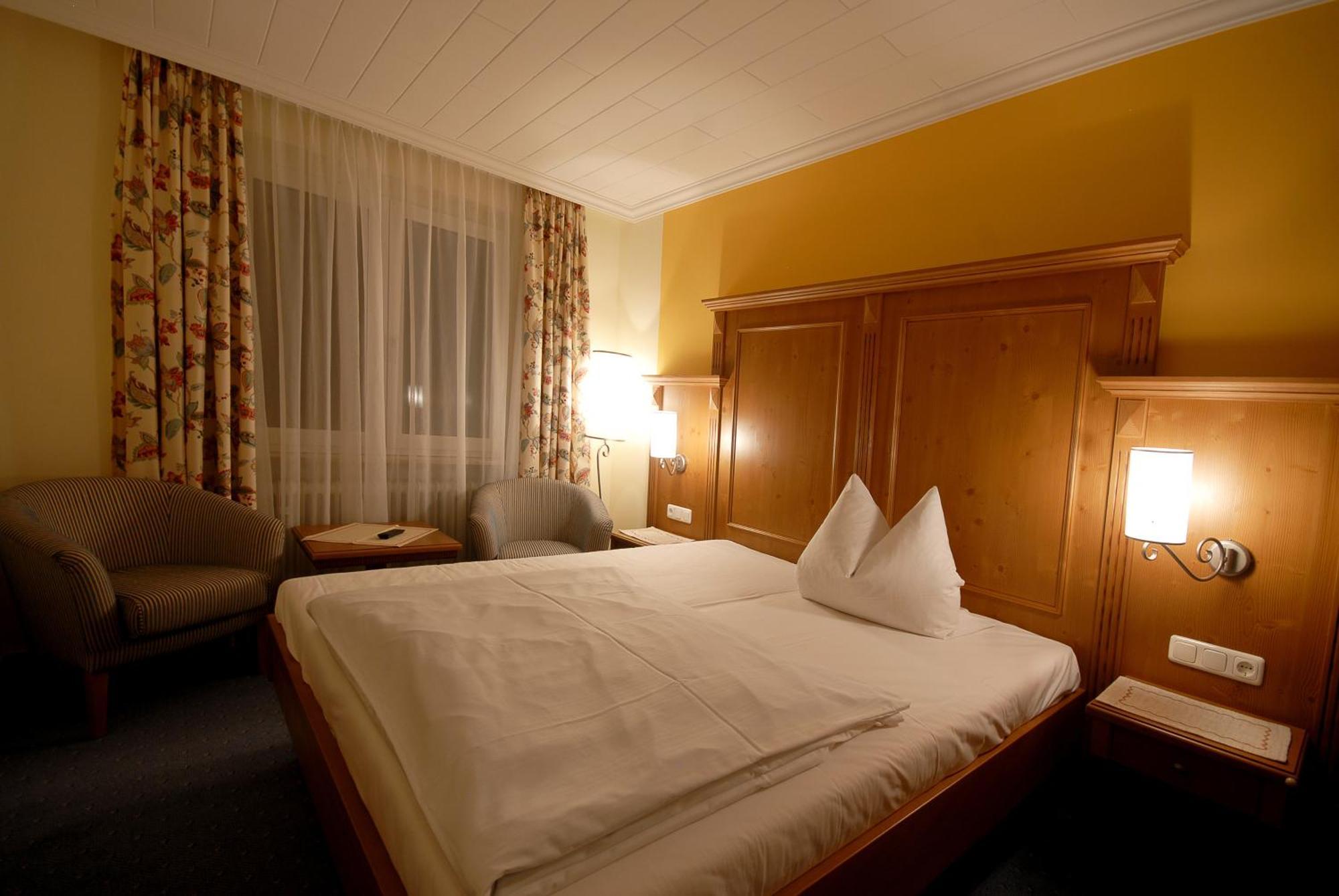 Hotel Gondel Altenkunstadt Екстер'єр фото