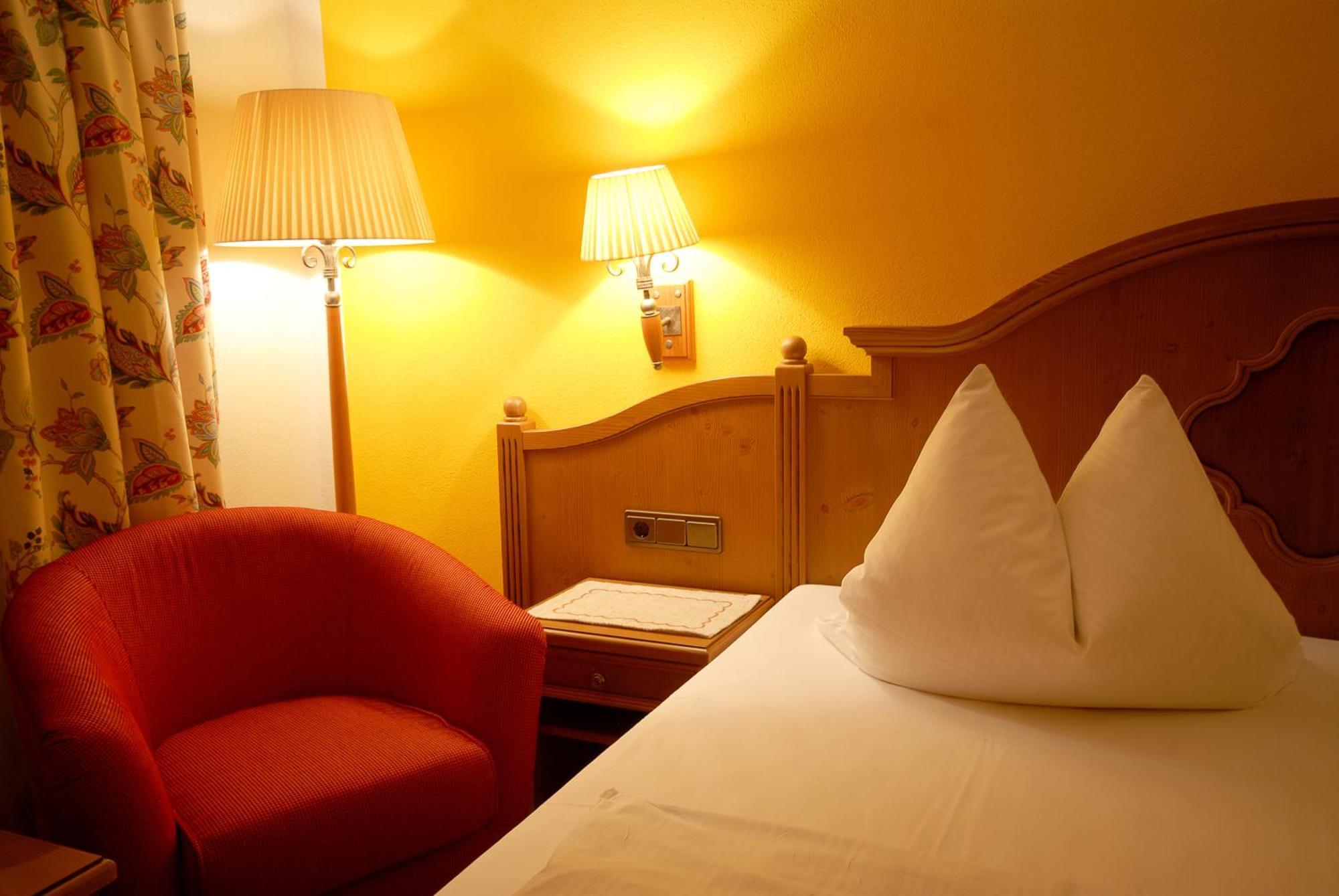 Hotel Gondel Altenkunstadt Екстер'єр фото